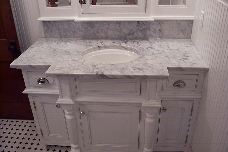 white marble countertops bathroom