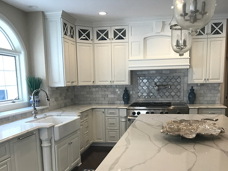 White Quartz with large vein pattern - close up of kitchen island and counter tops